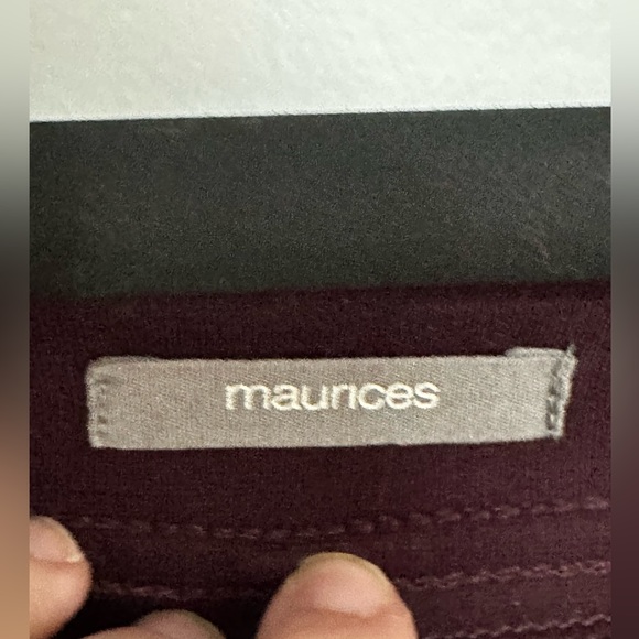 Like perfect shape Ladies Maurice’s - burgundy jeggings size Medium - Picture 3 of 15